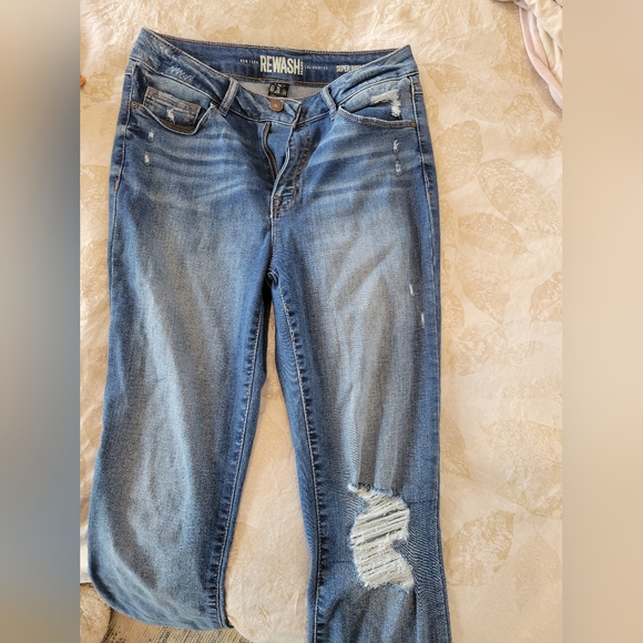 Rewash High Rise Distressed Jeans. Size 27/5 - Picture 2 of 3